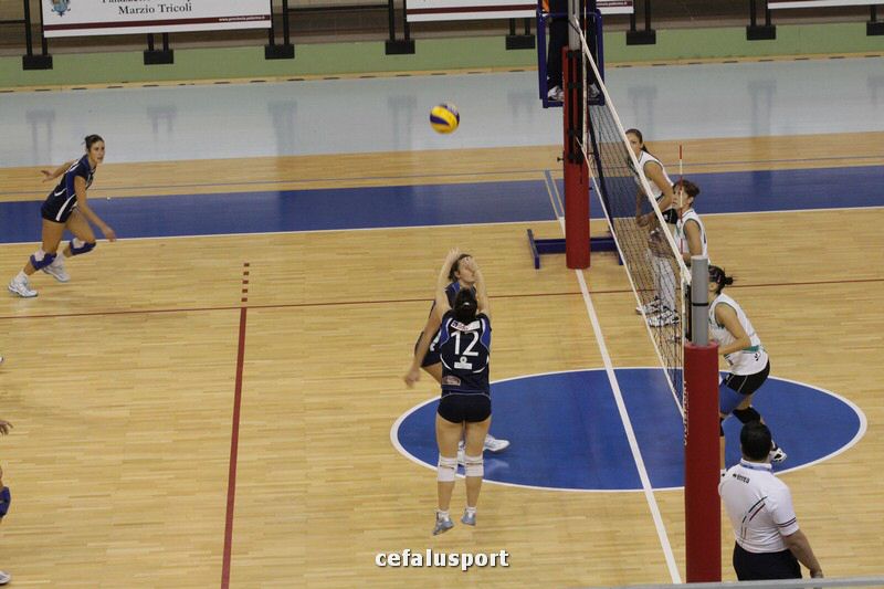 111030 volley 249_tn.jpg